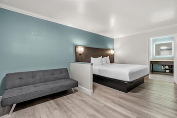 Studio Suite, 1 King Bed (with Futon)