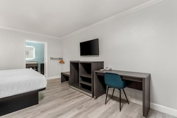 Studio Suite, 1 King Bed, Accessible