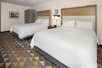 Standard Room, 2 Queen Beds, Roll-in Shower (Mobility)