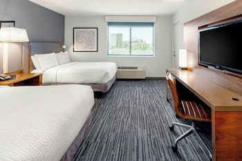 Room, 2 Queen Beds, Mobility Accessible, Bathtub