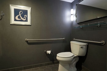 Room, 2 Double Beds, Hearing Accessible (Mobility Accessible with Bathtub)