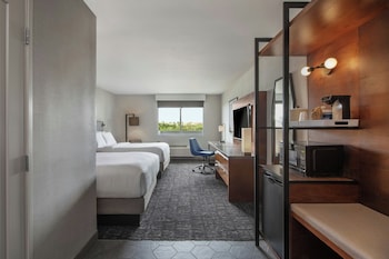 Room, 2 Queen Beds, Mobility Accessible, Bathtub