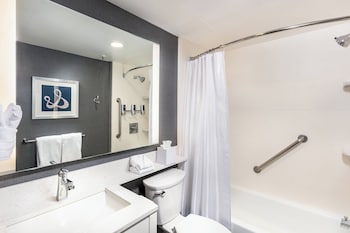 Room, 2 Double Beds, Hearing Accessible (Mobility Accessible with Bathtub)