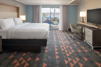 Suite, 1 Bedroom, Courtyard View