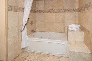 Suite, 1 Bedroom (Courtyard Access)