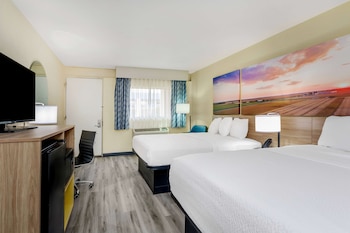 Room, 2 Queen Beds, Non Smoking