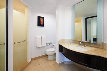 Deluxe Room, 2 Twin Beds, Balcony, Pool View (Balcony)