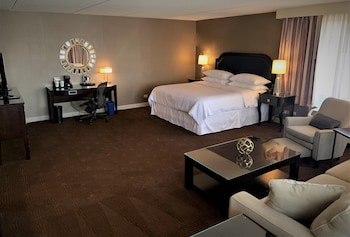 Junior Suite, 1 King Bed with Sofa bed