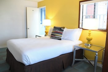 Room, 1 Queen Bed, Terrace (Partial View)