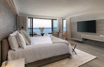 Pines Corner Penthouse Suite (Recently Renovated)