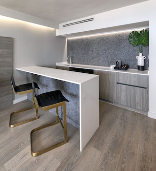 Penthouse, Corner (Pines Corner Suite)