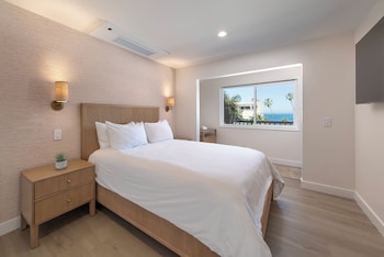All New Terrace Ocean View Queen Studio (Stair Access Only)