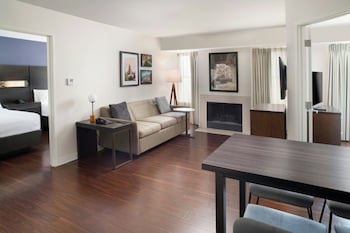 Suite, 2 Bedrooms, Fireplace