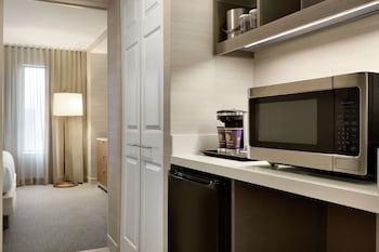 Suite, 1 King Bed (City Skyline)