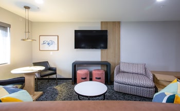 Suite, 1 King Bed (Walk-In Shower)