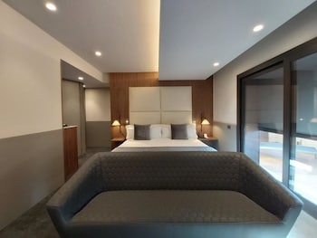 Superior Suite, 1 King Bed, Non Smoking, Terrace