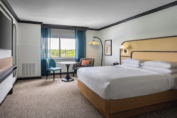 Club Room, 1 King Bed (Mobility Accessible, Tub)