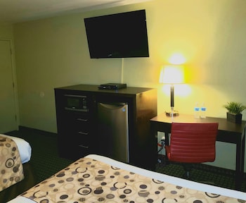 Standard Room, 2 Queen Beds, Accessible, Bathtub