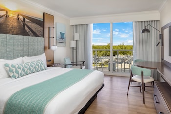 Standard Room, 1 King Bed, Mobility Accessible, Balcony (Mobility Accessible)