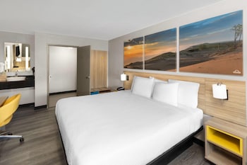 Room, 1 King Bed, Mobility Accessible, Non Smoking (Bathtub W/grab Bars)