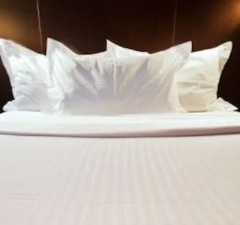 Standard Room, 1 Queen Bed