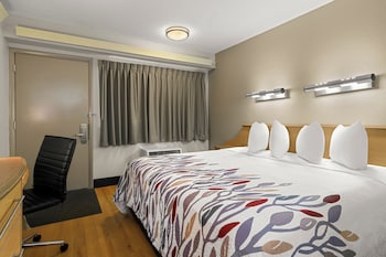 Standard Room, 1 King Bed (Smoke Free)