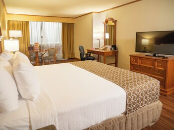 Standard Room, 2 Queen Beds (Low Floor)