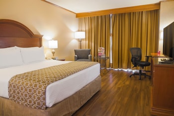 Standard Room, 1 King Bed, Club Lounge Access