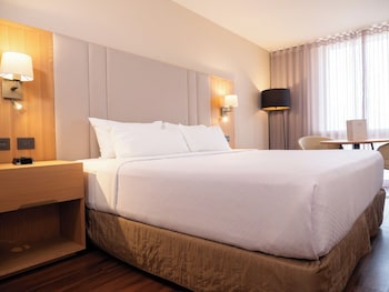 Standard Room, 1 King Bed