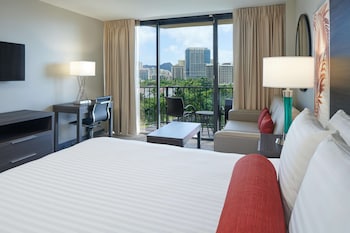 Room (Diamond Head View)