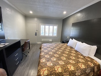 Comfort Room, 1 King Bed, Non Smoking
