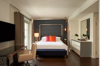 Deluxe Room, 1 King Bed, City View