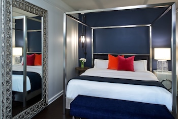 Junior Suite, 1 King Bed with Sofa bed, City View (Balcony)