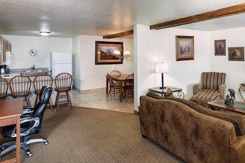 Standard Room, 2 Queen Beds, Non Smoking, Mountain View