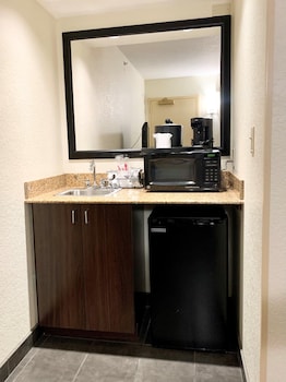 Suite, 1 King Bed with Sofa bed, Non Smoking