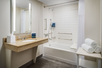 Room, 1 King Bed (Mobility Accessible, Tub)