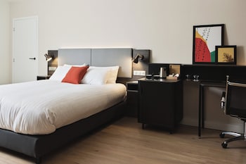 Standard Room, 1 Queen Bed, Accessible