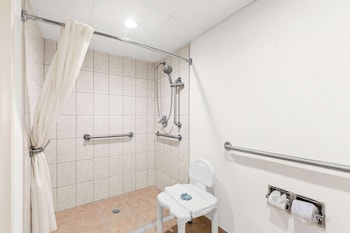 Standard Room, 1 King Bed, Accessible, Non Smoking