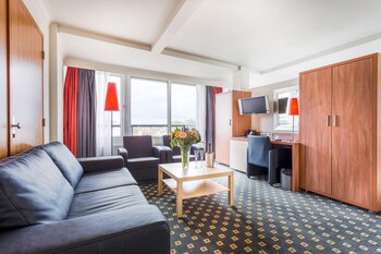 Business Suite, 1 King Bed