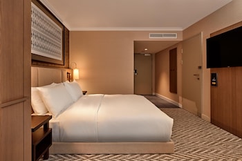 Room, 1 King Bed, Accessible (Roll-In Shower)
