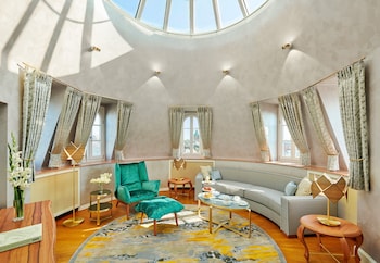 Suite, Tower