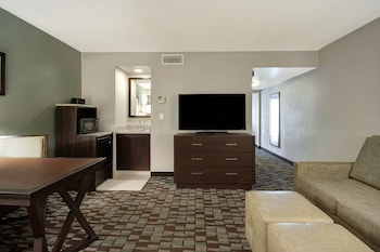 Suite, 1 King Bed, Accessible, Bathtub (Mobility & Hearing)