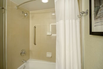 Room, 2 Queen Beds (Atrium Building)
