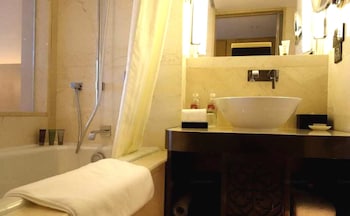 Standard Room City View Twin Bed