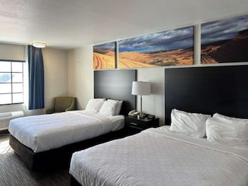 Standard Room, 2 Queen Beds, Non Smoking, Pool View