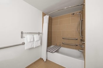 Room, 1 King Bed, Accessible, Non Smoking (Mobility Bathtub w/Grab Bars)