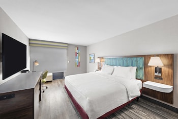 Room, 1 King Bed, Mobility Accessible, Microwave