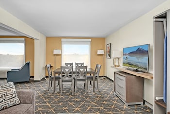 Suite, 1 Bedroom, Courtyard View