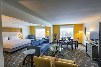 Suite, 1 Bedroom, Courtyard View