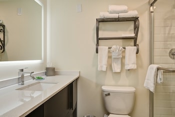 Room, 2 Queen Beds, Roll-in Shower, Non Smoking (Communications, Roll-In Shower)